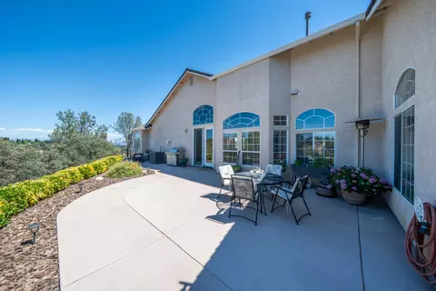 Exterior - 2707 Blue Bell Dr, Redding, CA 96001 photo 13 of 63