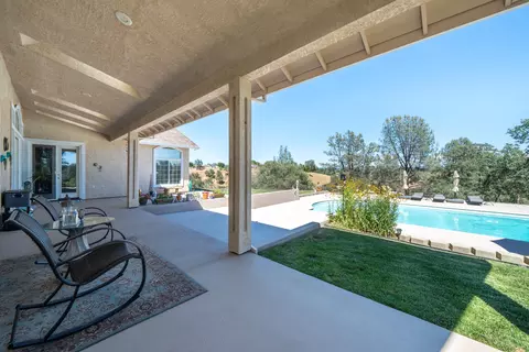 Exterior - 2707 Blue Bell Dr, Redding, CA 96001 photo 19 of 63