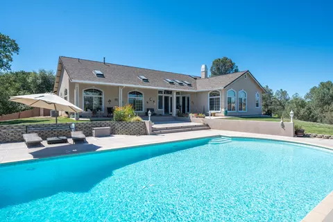 2707 Blue Bell Dr, Redding, CA 96001