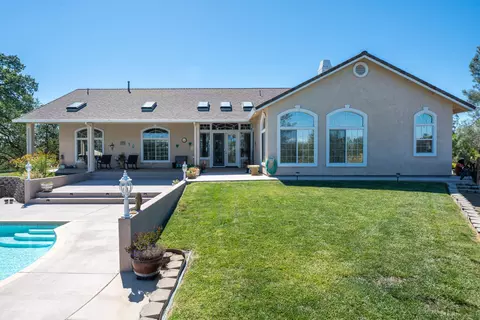 Exterior - 2707 Blue Bell Dr, Redding, CA 96001 photo 39 of 63