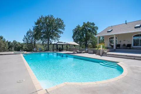 Exterior - 2707 Blue Bell Dr, Redding, CA 96001 photo 37 of 63