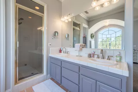 Bath - 2707 Blue Bell Dr, Redding, CA 96001 photo 5 of 6