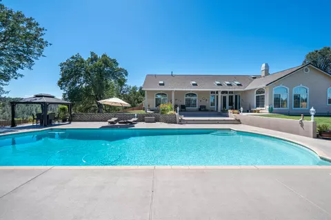Exterior - 2707 Blue Bell Dr, Redding, CA 96001 photo 34 of 63