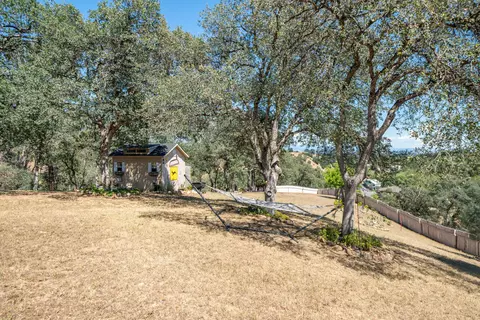 Exterior - 2707 Blue Bell Dr, Redding, CA 96001 photo 49 of 63