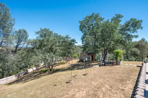 Exterior - 2707 Blue Bell Dr, Redding, CA 96001 photo 41 of 63