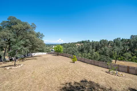 Exterior - 2707 Blue Bell Dr, Redding, CA 96001 photo 46 of 63