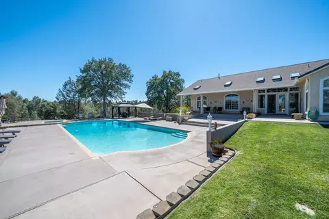 Exterior - 2707 Blue Bell Dr, Redding, CA 96001 photo 35 of 63