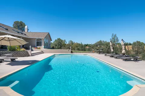 Exterior - 2707 Blue Bell Dr, Redding, CA 96001 photo 29 of 63