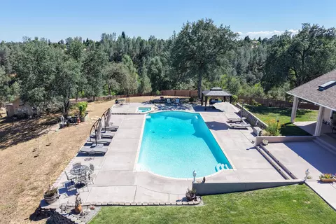 Exterior - 2707 Blue Bell Dr, Redding, CA 96001 photo 62 of 63
