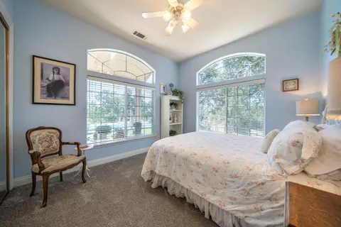 Bedroom - 2707 Blue Bell Dr, Redding, CA 96001 photo 1 of 5