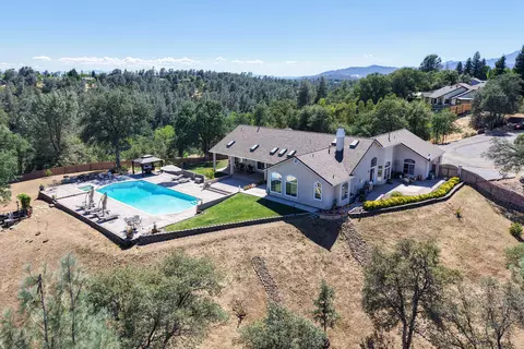 View/Area - 2707 Blue Bell Dr, Redding, CA 96001 photo 12 of 14