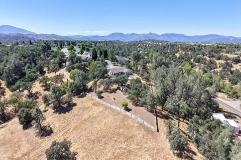 View/Area - 2707 Blue Bell Dr, Redding, CA 96001 photo 9 of 14
