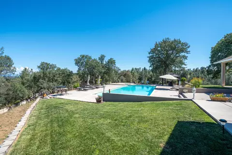 Exterior - 2707 Blue Bell Dr, Redding, CA 96001 photo 40 of 63