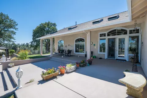 Exterior - 2707 Blue Bell Dr, Redding, CA 96001 photo 15 of 63