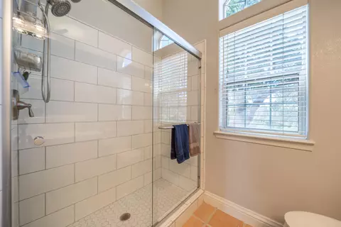 Bath - 2707 Blue Bell Dr, Redding, CA 96001 photo 2 of 6