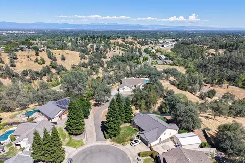 View/Area - 2707 Blue Bell Dr, Redding, CA 96001 photo 3 of 14