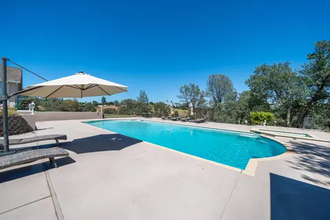 Exterior - 2707 Blue Bell Dr, Redding, CA 96001 photo 26 of 63