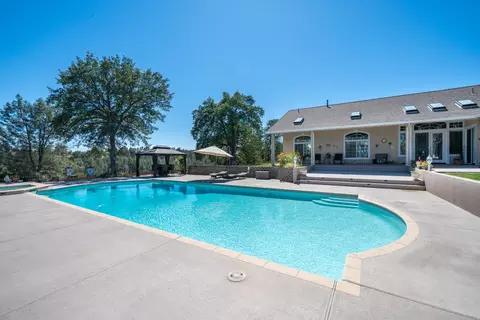 Exterior - 2707 Blue Bell Dr, Redding, CA 96001 photo 36 of 63