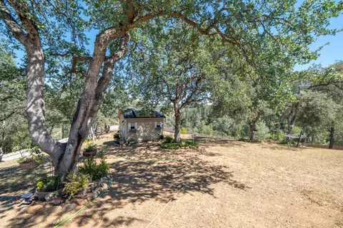 Exterior - 2707 Blue Bell Dr, Redding, CA 96001 photo 42 of 63