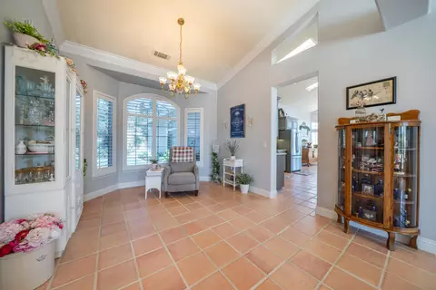 Entry Way - 2707 Blue Bell Dr, Redding, CA 96001 photo 5 of 8