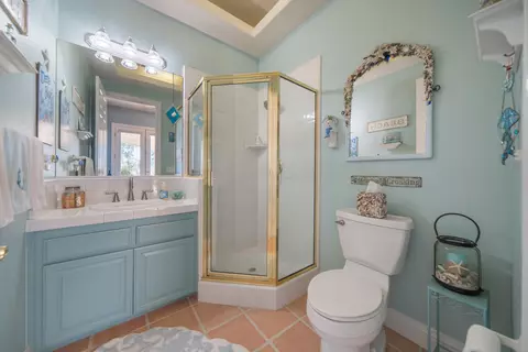 Bath - 2707 Blue Bell Dr, Redding, CA 96001 photo 3 of 6