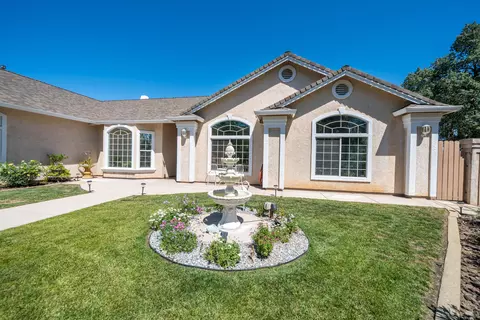 Exterior - 2707 Blue Bell Dr, Redding, CA 96001 photo 11 of 63