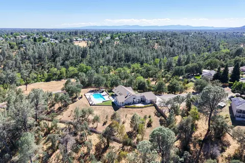View/Area - 2707 Blue Bell Dr, Redding, CA 96001 photo 6 of 14
