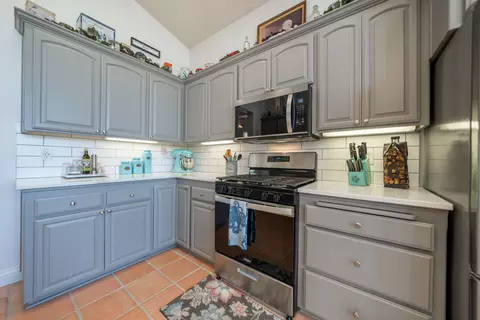 Kitchen - 2707 Blue Bell Dr, Redding, CA 96001 photo 5 of 8