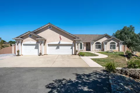 Exterior - 2707 Blue Bell Dr, Redding, CA 96001 photo 7 of 63