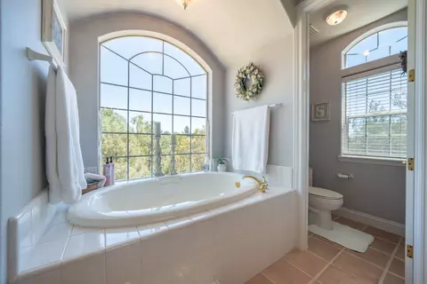 Bath - 2707 Blue Bell Dr, Redding, CA 96001 photo 6 of 6