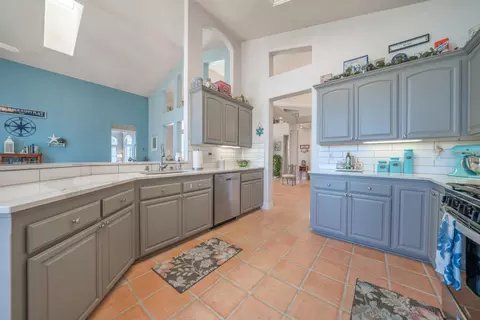 Kitchen - 2707 Blue Bell Dr, Redding, CA 96001 photo 1 of 8
