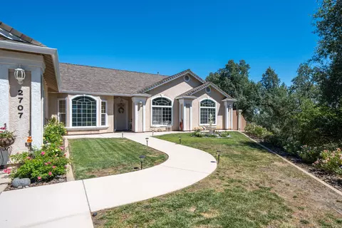 Exterior - 2707 Blue Bell Dr, Redding, CA 96001 photo 8 of 63