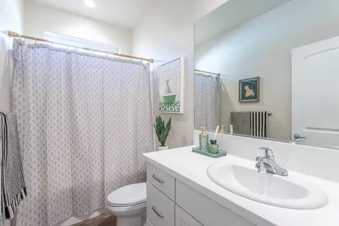 Bath - 3225 Lower Ln, Redding, CA 96002 photo 1 of 2