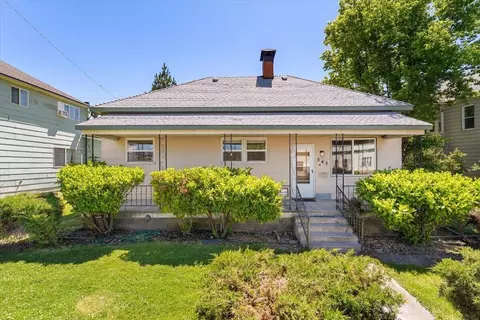 Exterior - 545 Main St, Weed, CA 96094 photo 2 of 5