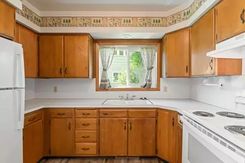 Kitchen - 545 Main St, Weed, CA 96094 photo 1 of 1