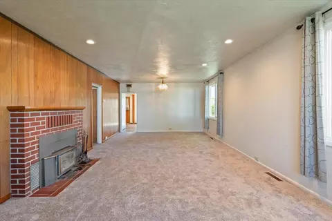 Living - 545 Main St, Weed, CA 96094 photo 1 of 1