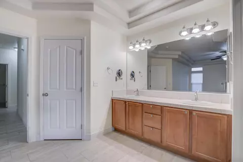 Bath - 3473 Nathan Dr, Anderson, CA 96007 photo 3 of 3