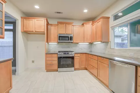 Kitchen - 3473 Nathan Dr, Anderson, CA 96007 photo 3 of 5
