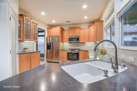 Kitchen - 3473 Nathan Dr, Anderson, CA 96007 photo 4 of 5