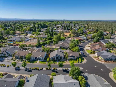 View/Area - 1927 Vineyard Trl, Redding, CA 96003 photo 7 of 15