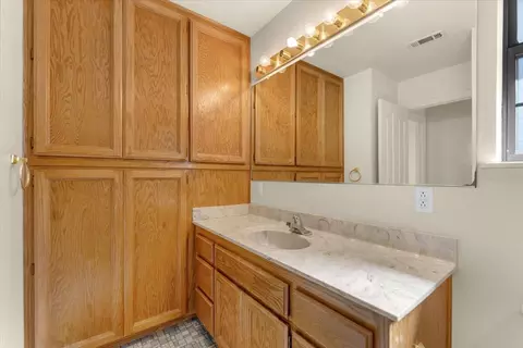 Bath - 1927 Vineyard Trl, Redding, CA 96003 photo 3 of 4