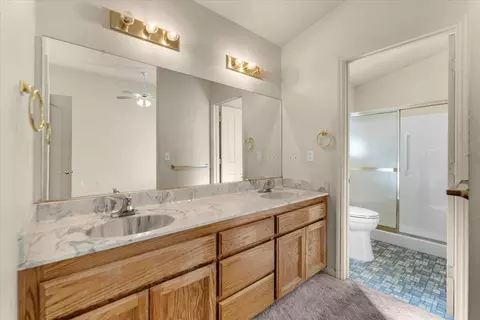 Bath - 1927 Vineyard Trl, Redding, CA 96003 photo 1 of 4