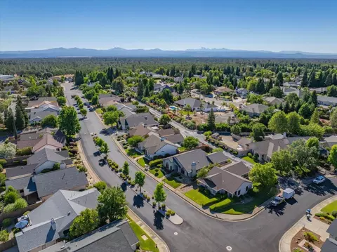 View/Area - 1927 Vineyard Trl, Redding, CA 96003 photo 8 of 15