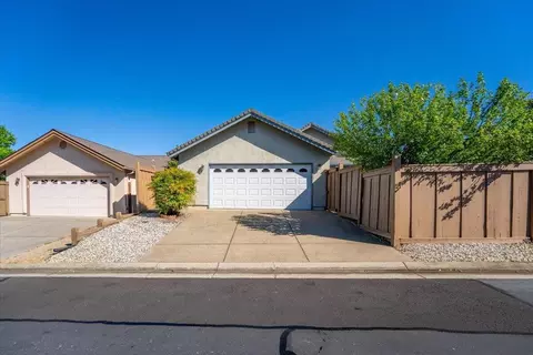 Exterior - 1927 Vineyard Trl, Redding, CA 96003 photo 6 of 23