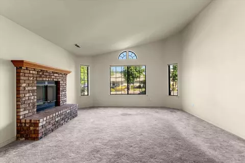 Living - 1927 Vineyard Trl, Redding, CA 96003 photo 5 of 11
