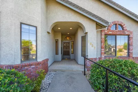 Exterior - 1927 Vineyard Trl, Redding, CA 96003 photo 3 of 23