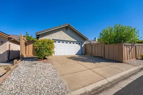 Exterior - 1927 Vineyard Trl, Redding, CA 96003 photo 14 of 23