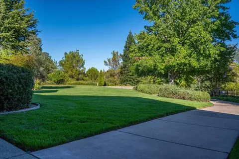Exterior - 1927 Vineyard Trl, Redding, CA 96003 photo 22 of 23