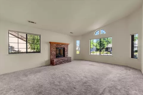 Living - 1927 Vineyard Trl, Redding, CA 96003 photo 2 of 11