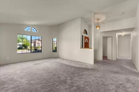 Living - 1927 Vineyard Trl, Redding, CA 96003 photo 4 of 11